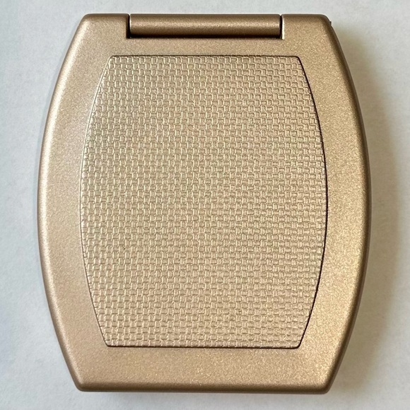 ROC Skincare Folding Purse/Pocket Compact Double Mirror- Regular and Magnifying - Picture 6 of 7